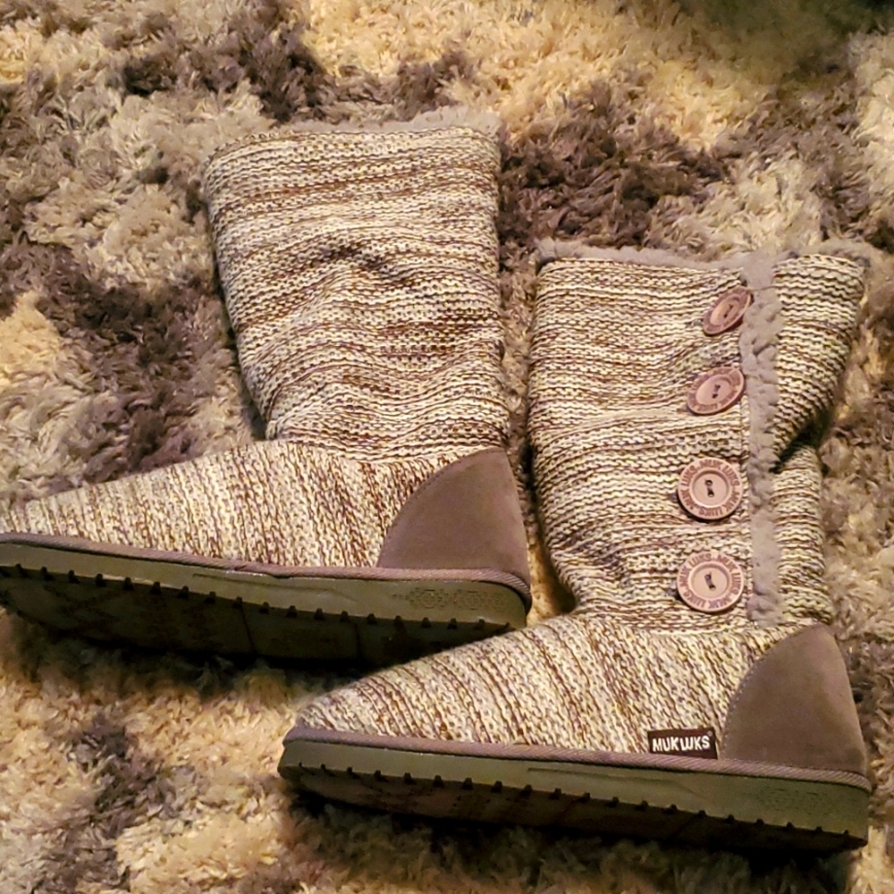 MukLuks booties size 9